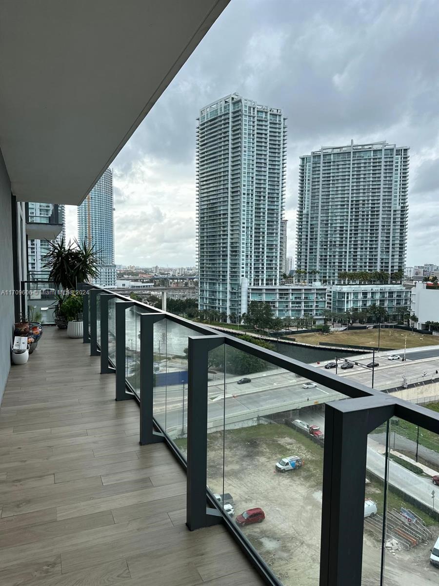 68 SE 6th St #811, Miami, Florida image 1