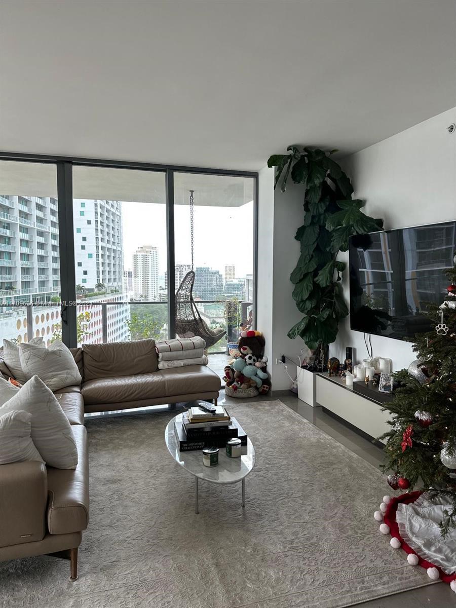 68 SE 6th St #811, Miami, Florida image 9