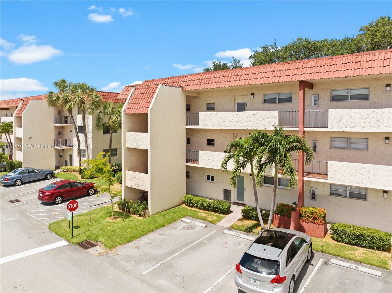 711 S Hollybrook Dr #109, Pembroke Pines, Florida image 31