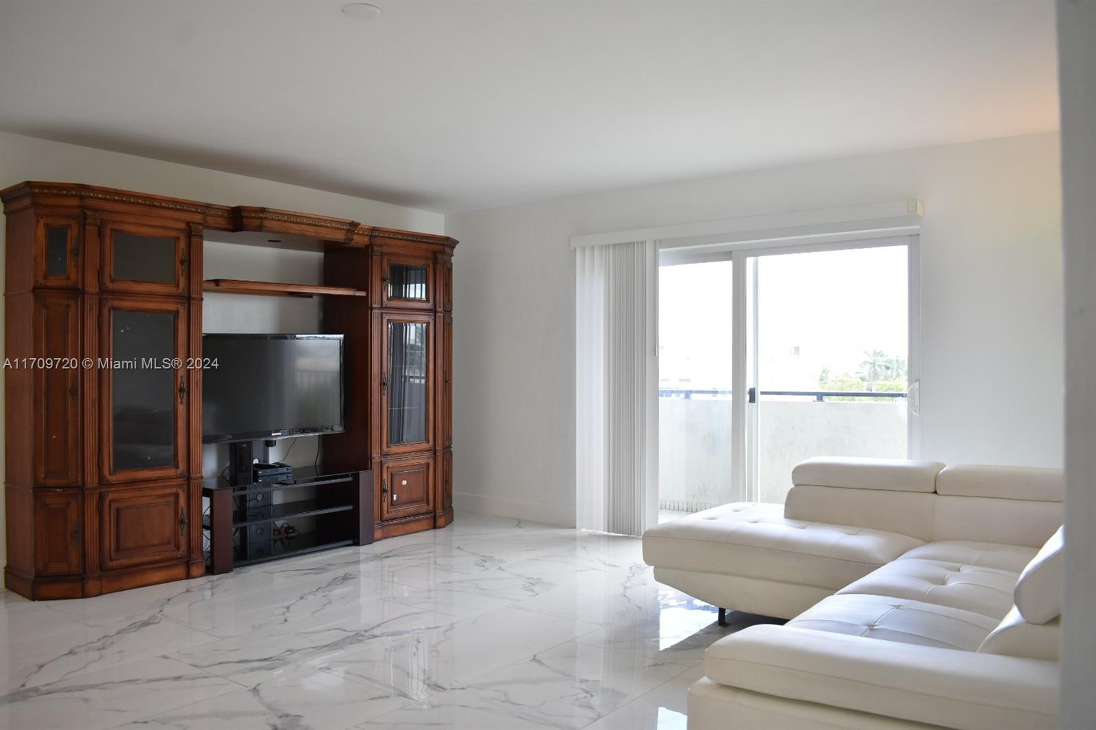 8024 Tatum Waterway Dr #5A, Miami Beach, Florida image 10