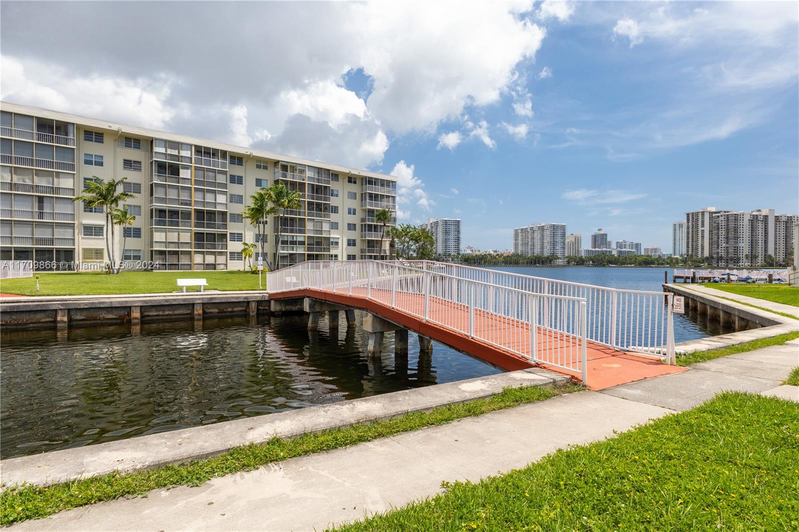 2949 Point East Dr #B105, Aventura, Florida image 34