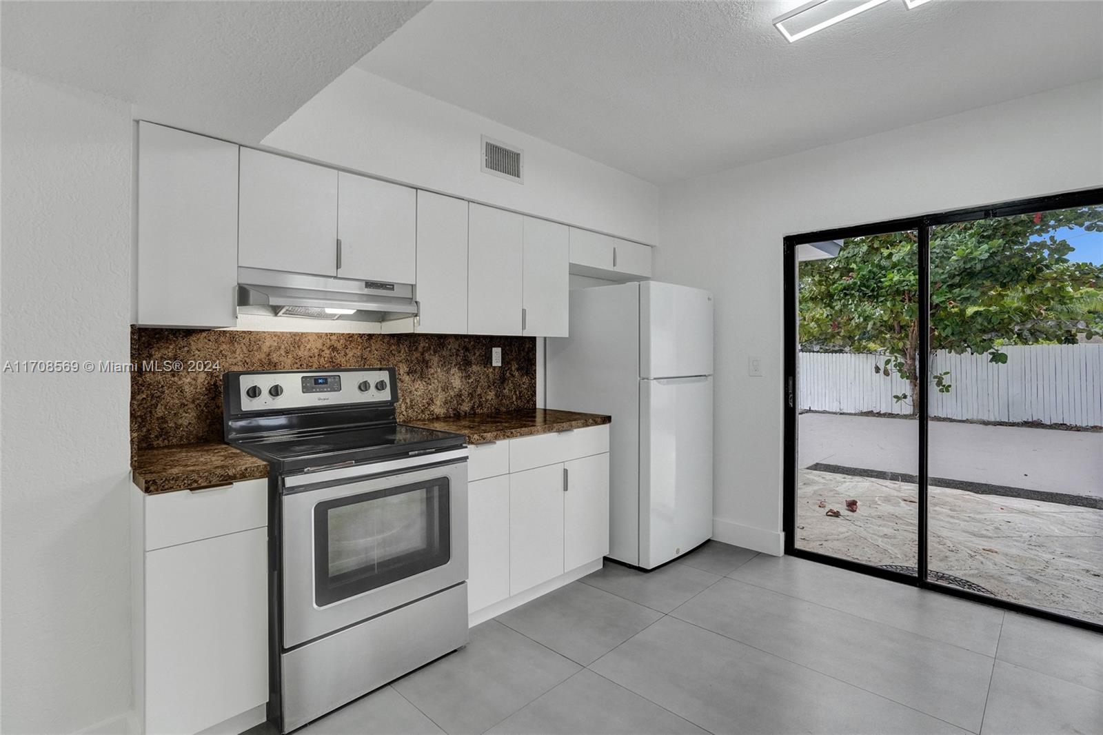 17150 NE 18th Ave, North Miami Beach, Florida image 11