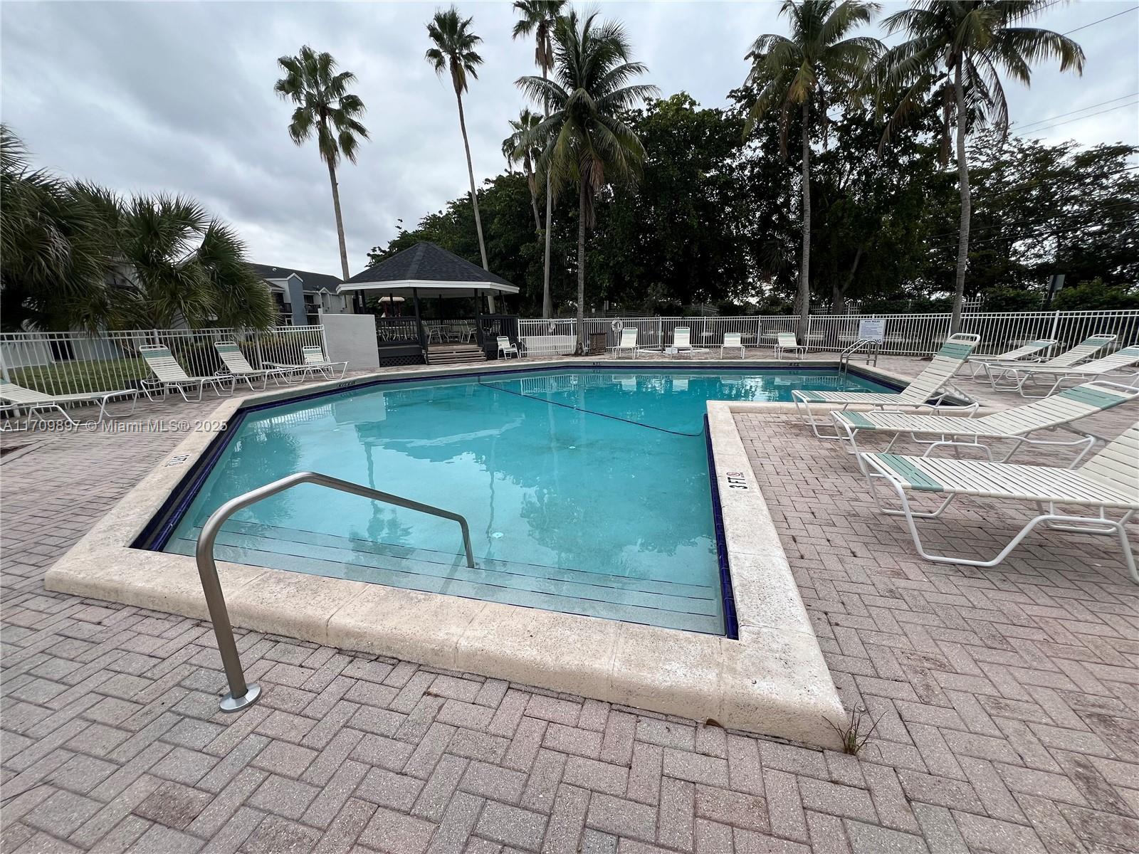 885 SW 113th Way #885, Pembroke Pines, Florida image 25