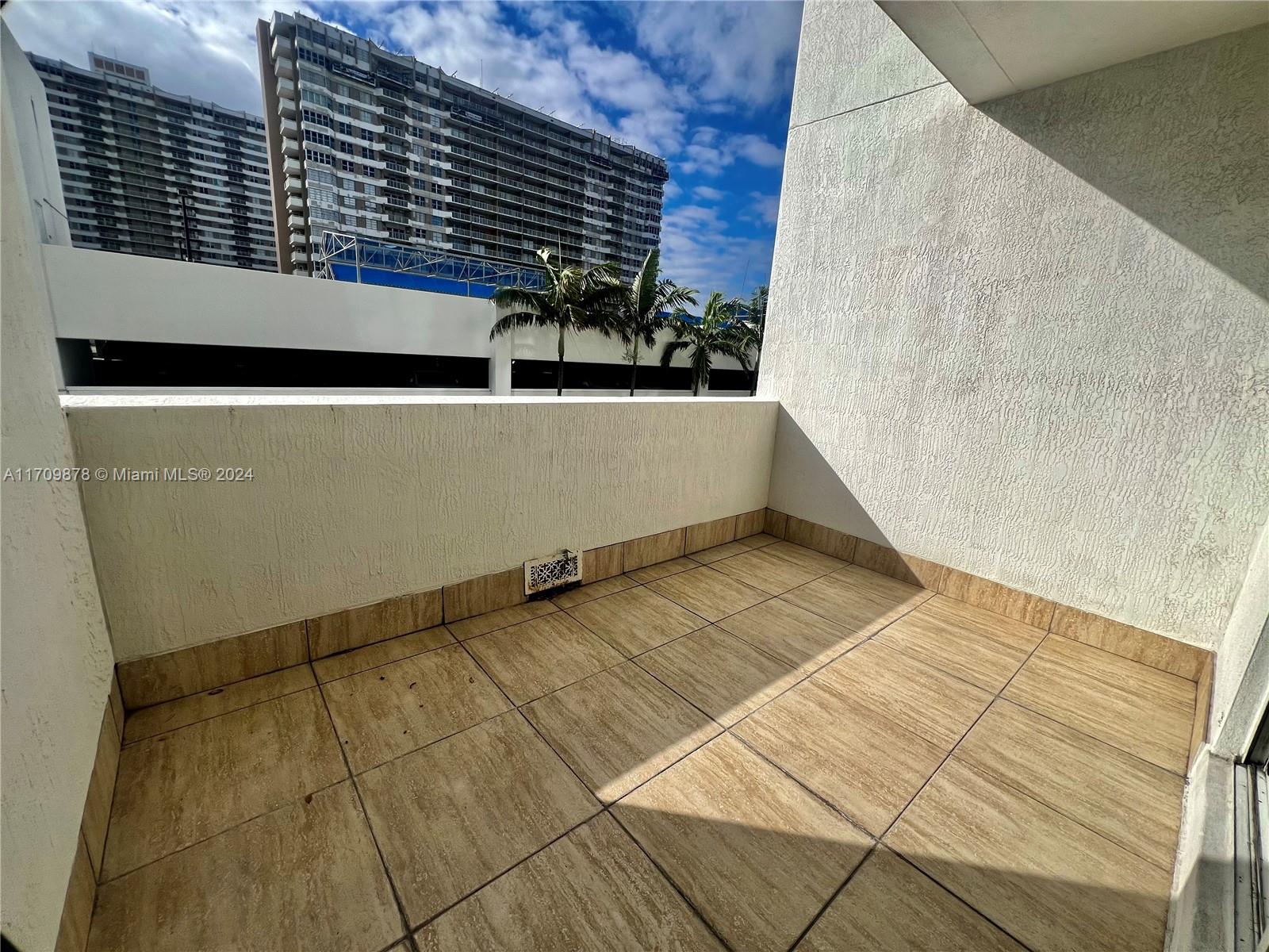 1945 S Ocean Dr #304, Hallandale Beach, Florida image 9