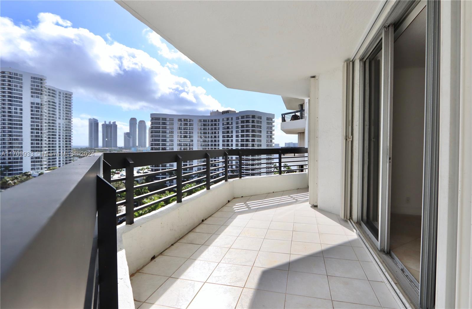 3500 Mystic Pointe Dr #1207, Aventura, Florida image 29