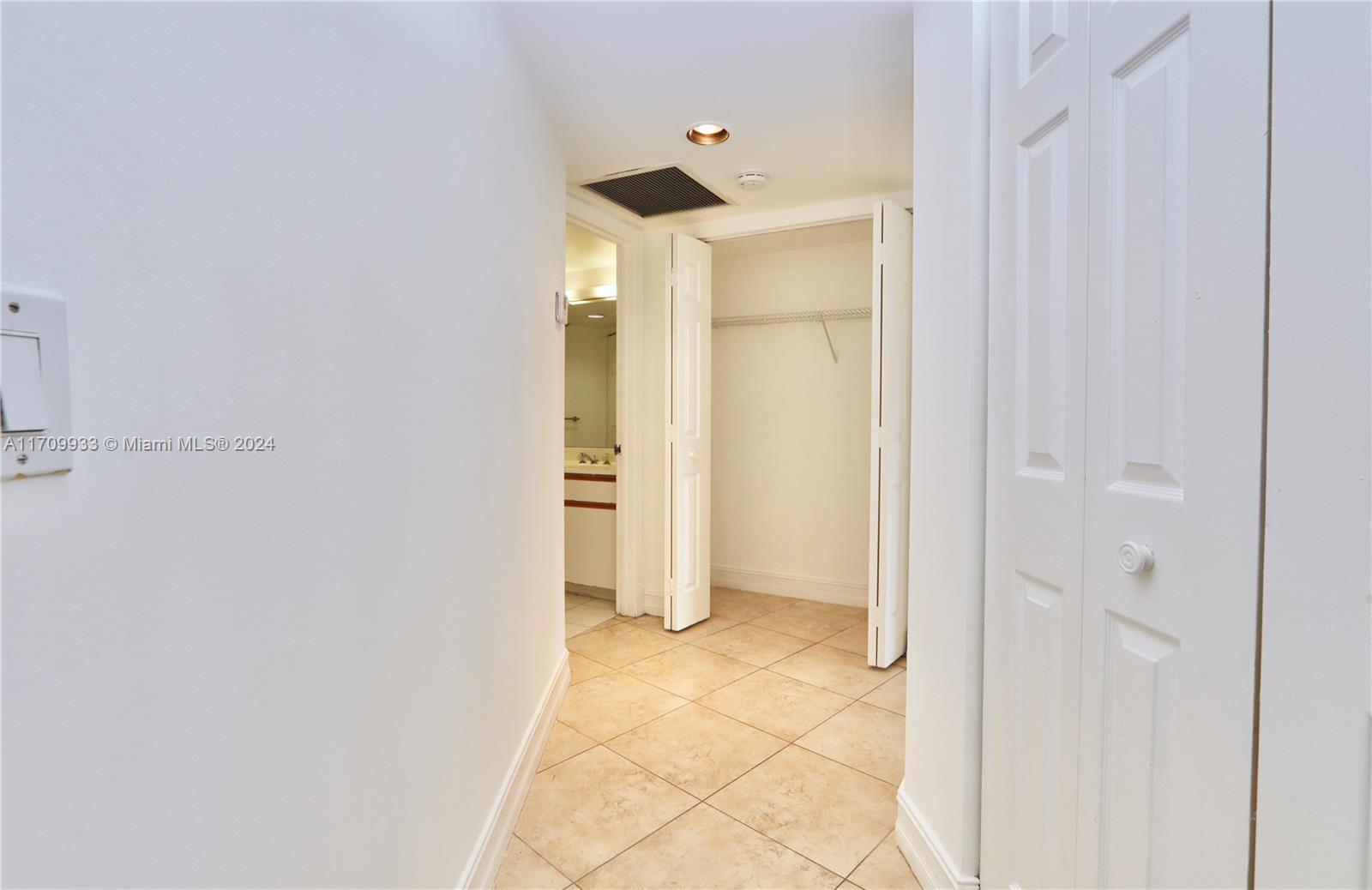 3500 Mystic Pointe Dr #1207, Aventura, Florida image 32