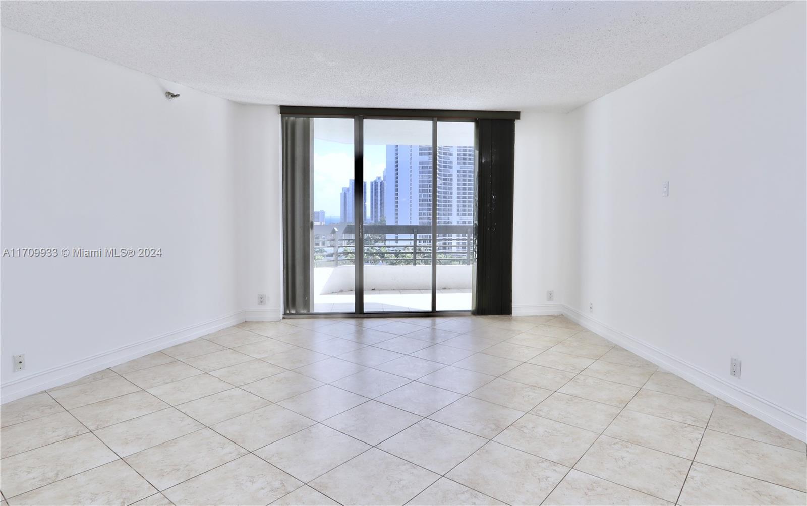 3500 Mystic Pointe Dr #1207, Aventura, Florida image 4