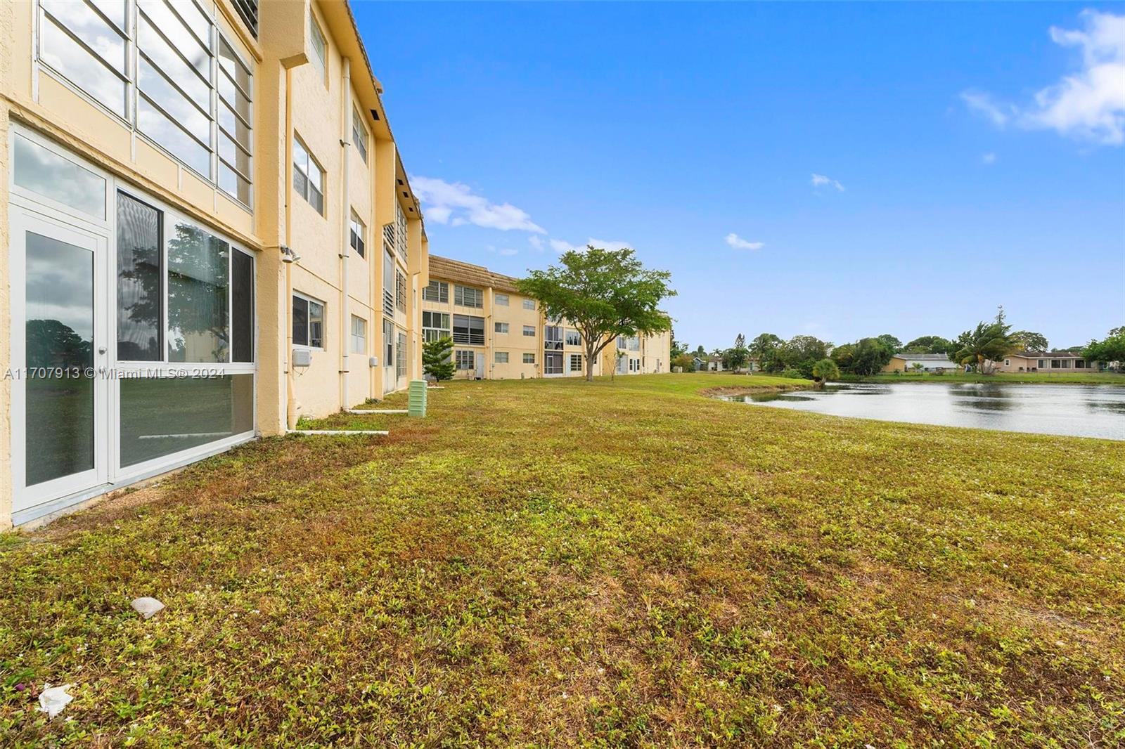 8435 Sunrise Lakes Blvd #103, Sunrise, Florida image 32