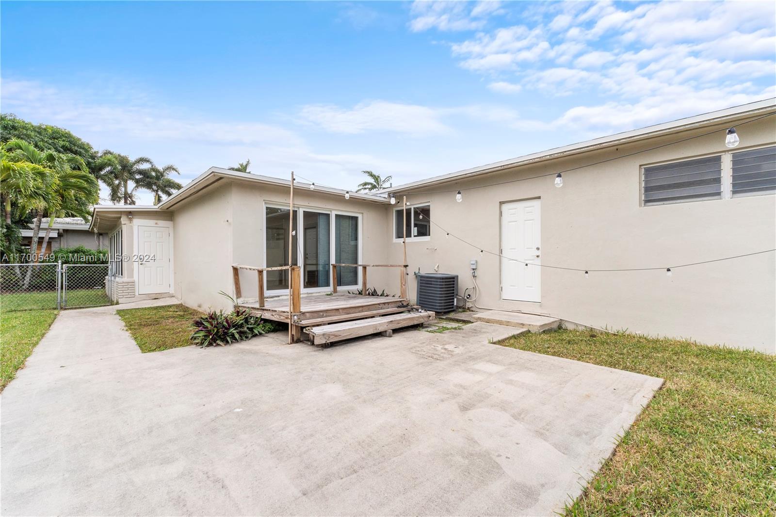 201 Entrada Drive, Hollywood, Florida image 12