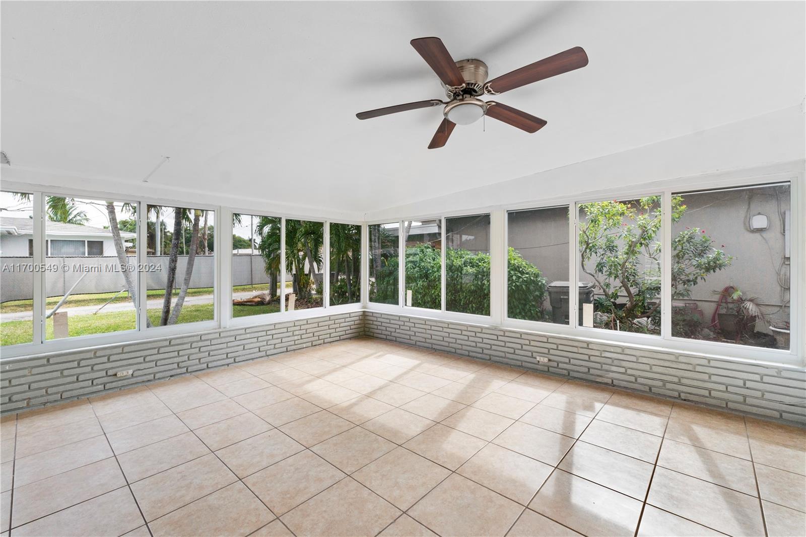 201 Entrada Drive, Hollywood, Florida image 40