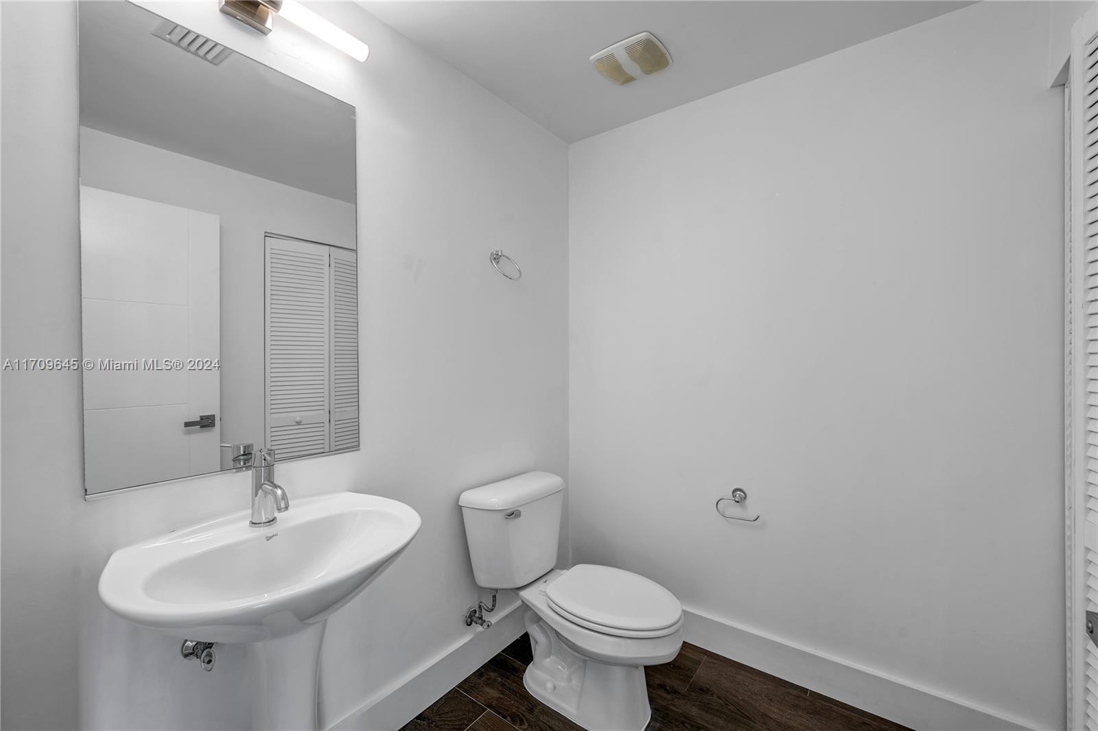 888 Biscayne Blvd #1802, Miami FL 33132
