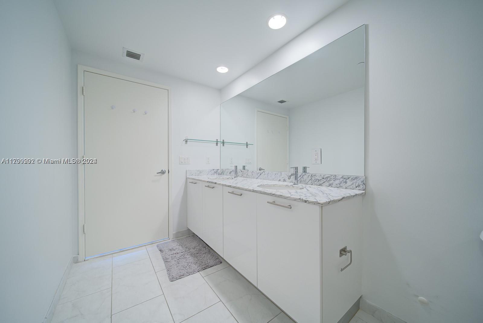951 Brickell Ave #3905, Miami FL 33131