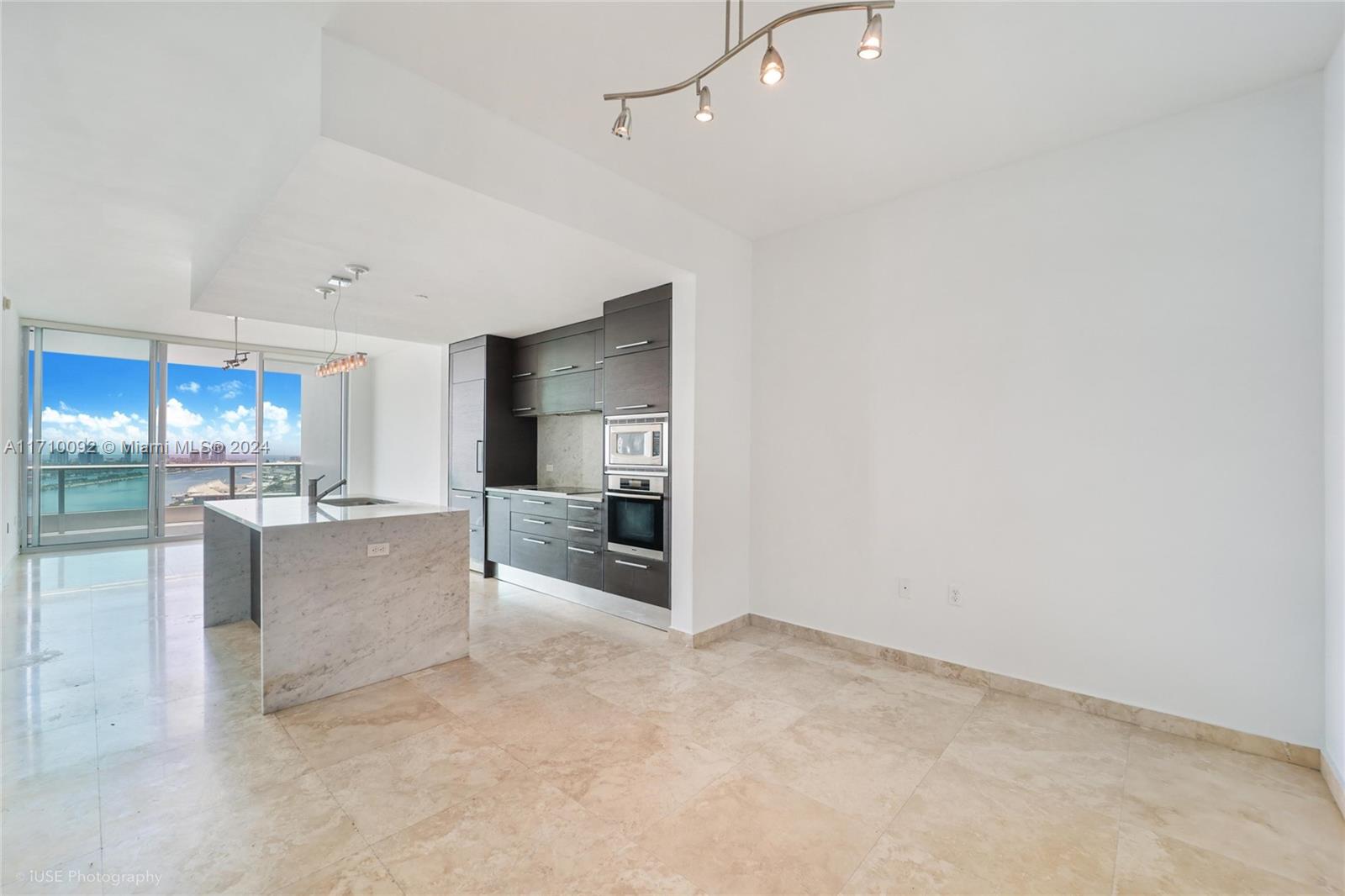 900 Biscayne Blvd #3007, Miami FL 33132