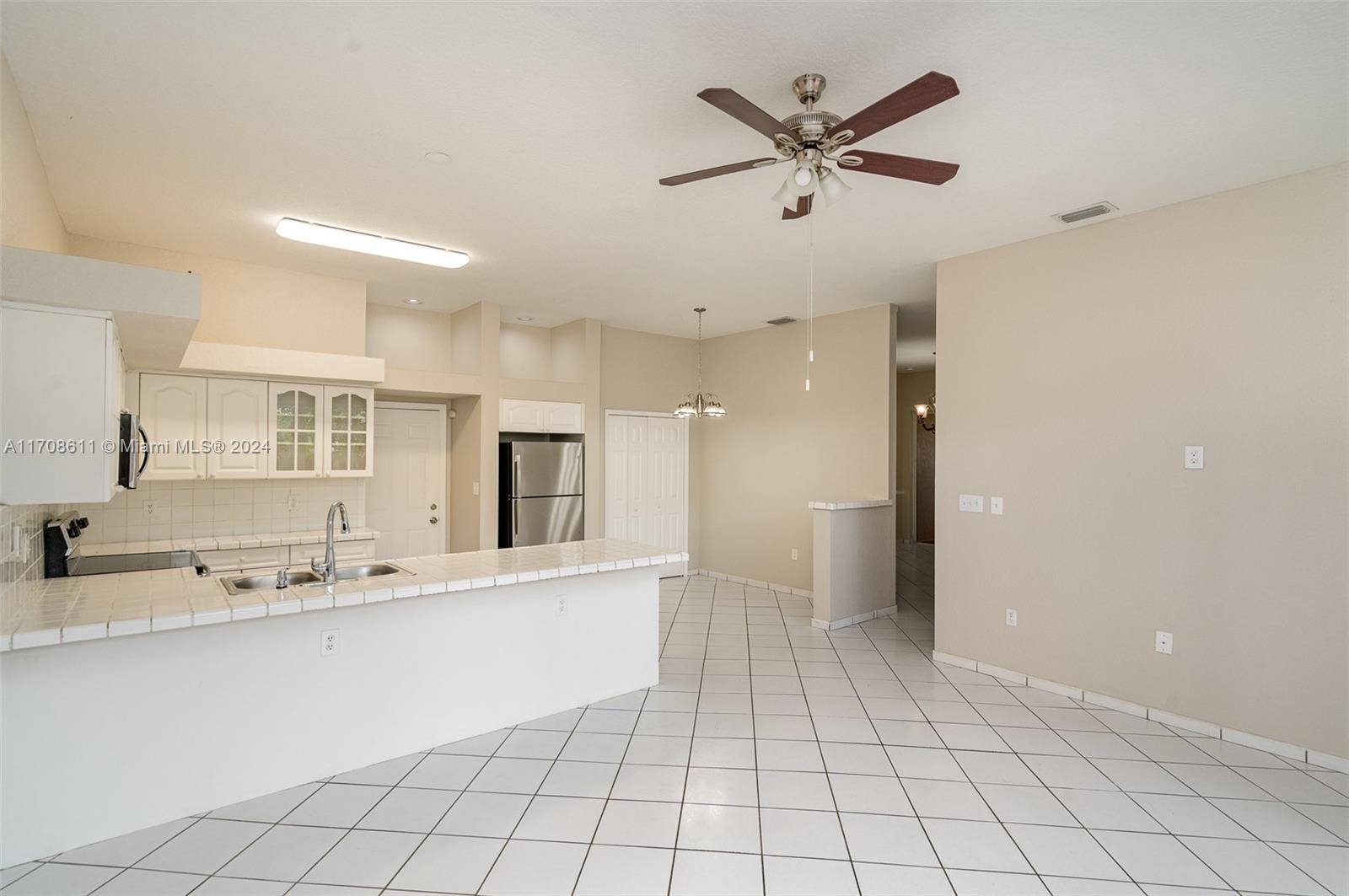 8964 NW 146th Ter, Miami Lakes, Florida image 3