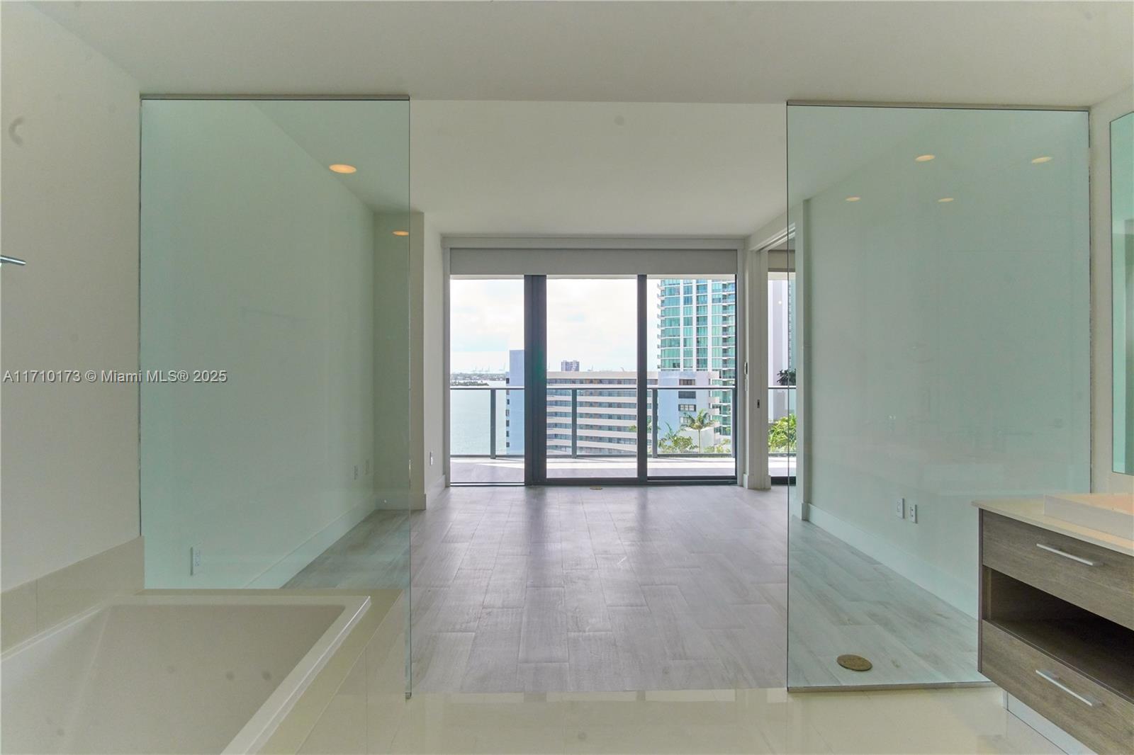 650 NE 32nd St #903, Miami, Florida image 8