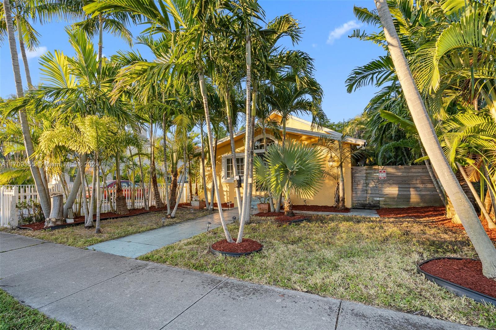 1547 Harrison St, Hollywood, Florida image 3