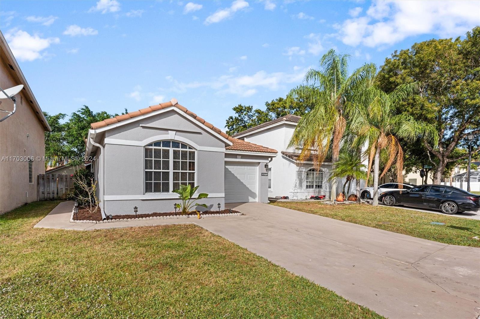 6871 Long Key St, Lake Worth, Florida image 2