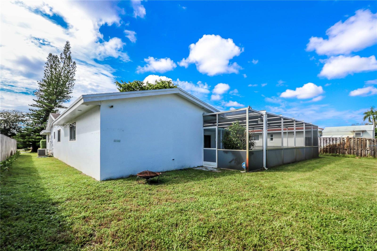 5017 Roosevelt St, Hollywood, Florida image 24