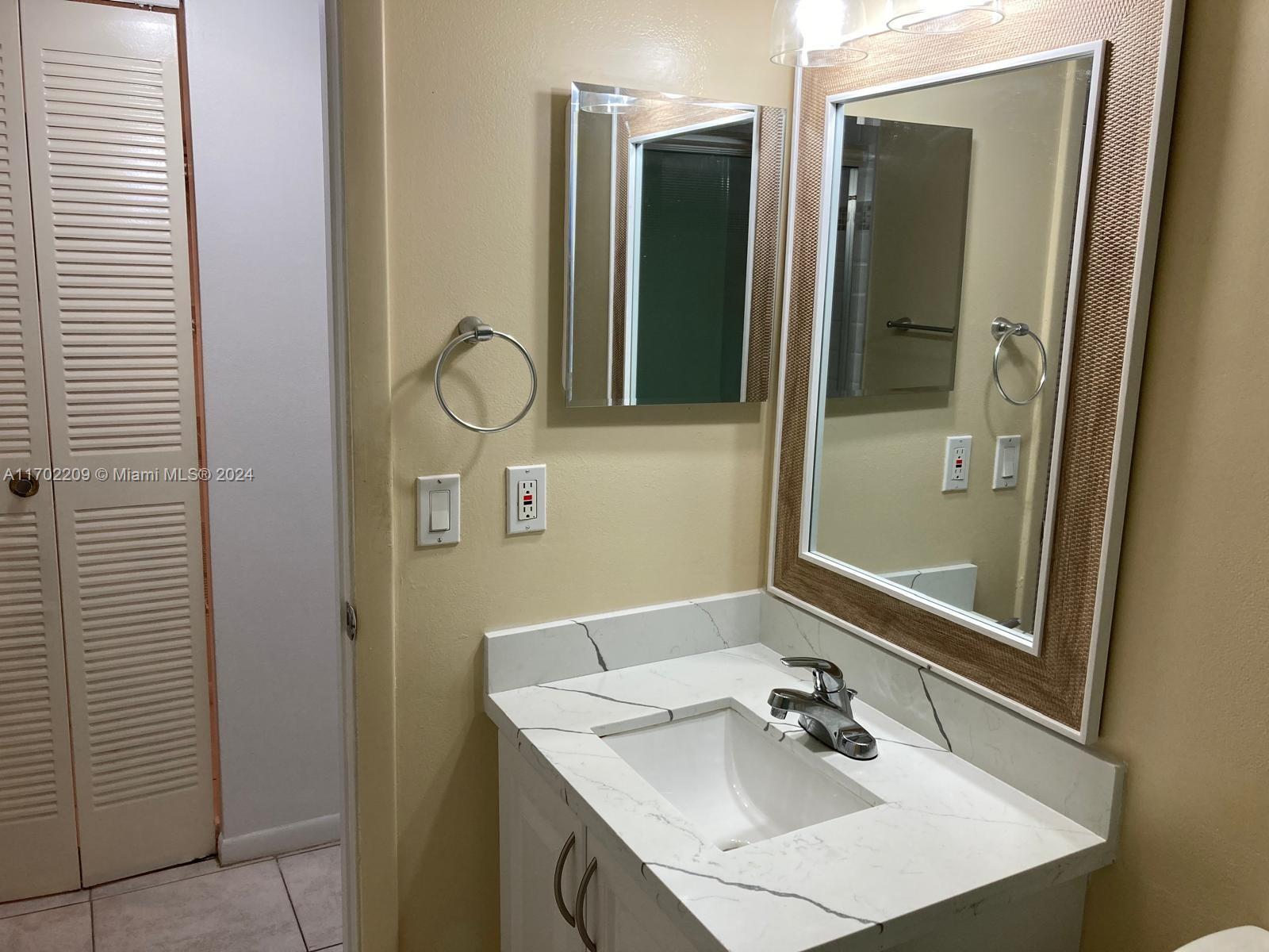 3570 Magellan Cir #225-2, Aventura, Florida image 25