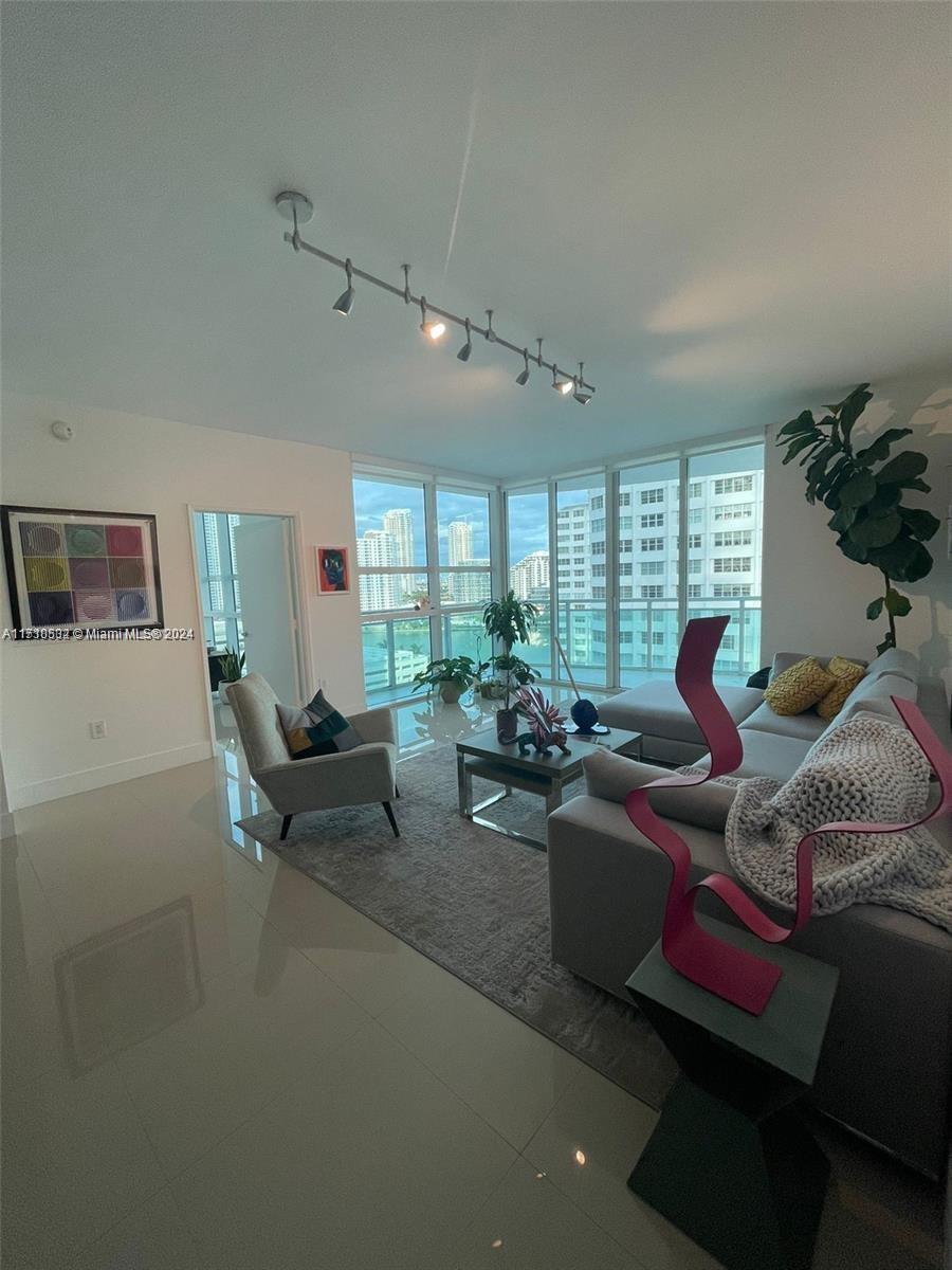 950 Brickell Bay Dr #1210, Miami, Florida image 2