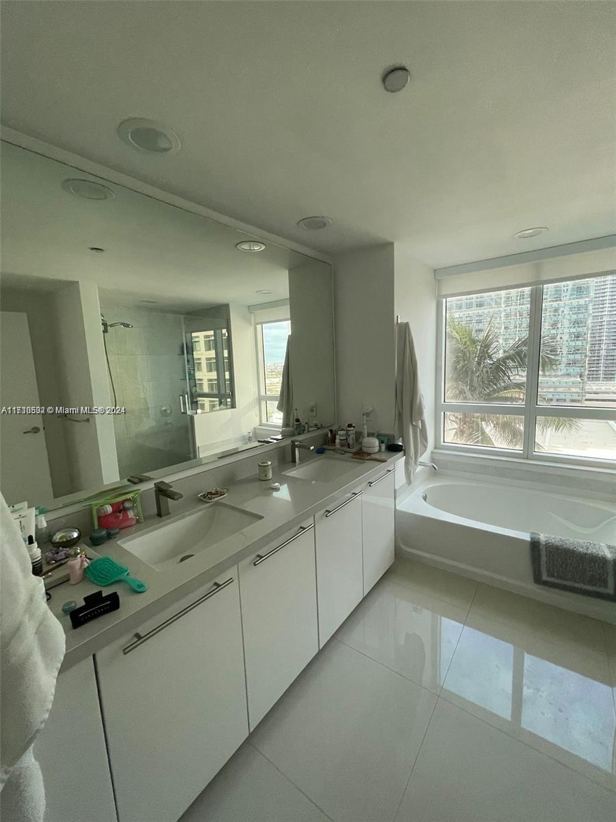 950 Brickell Bay Dr #1210, Miami, Florida image 6