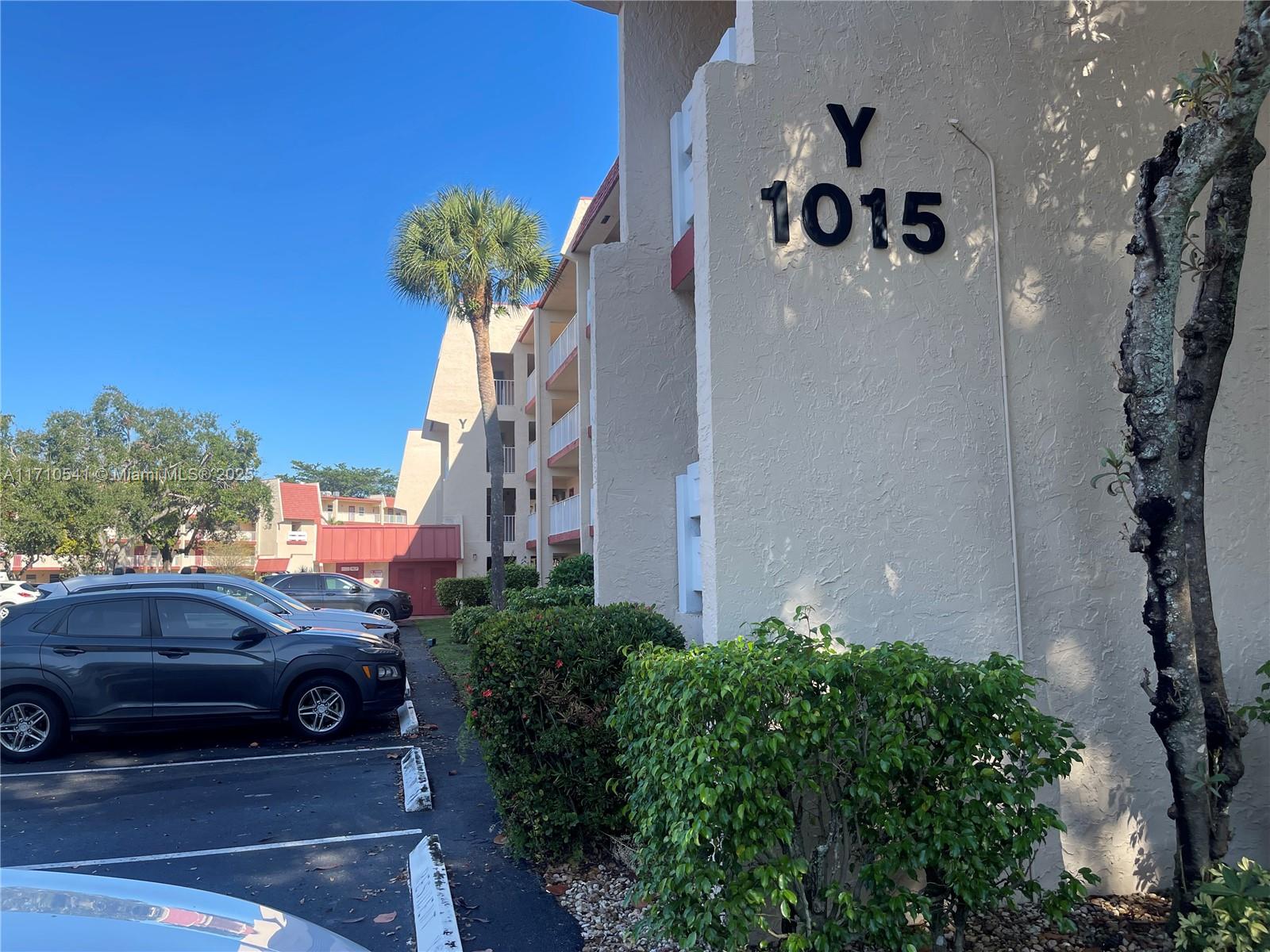 1015 Country Club Dr #109, Margate, Florida image 8