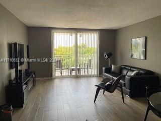 6940 Miami Gardens Dr #1-424, Hialeah, Florida image 1