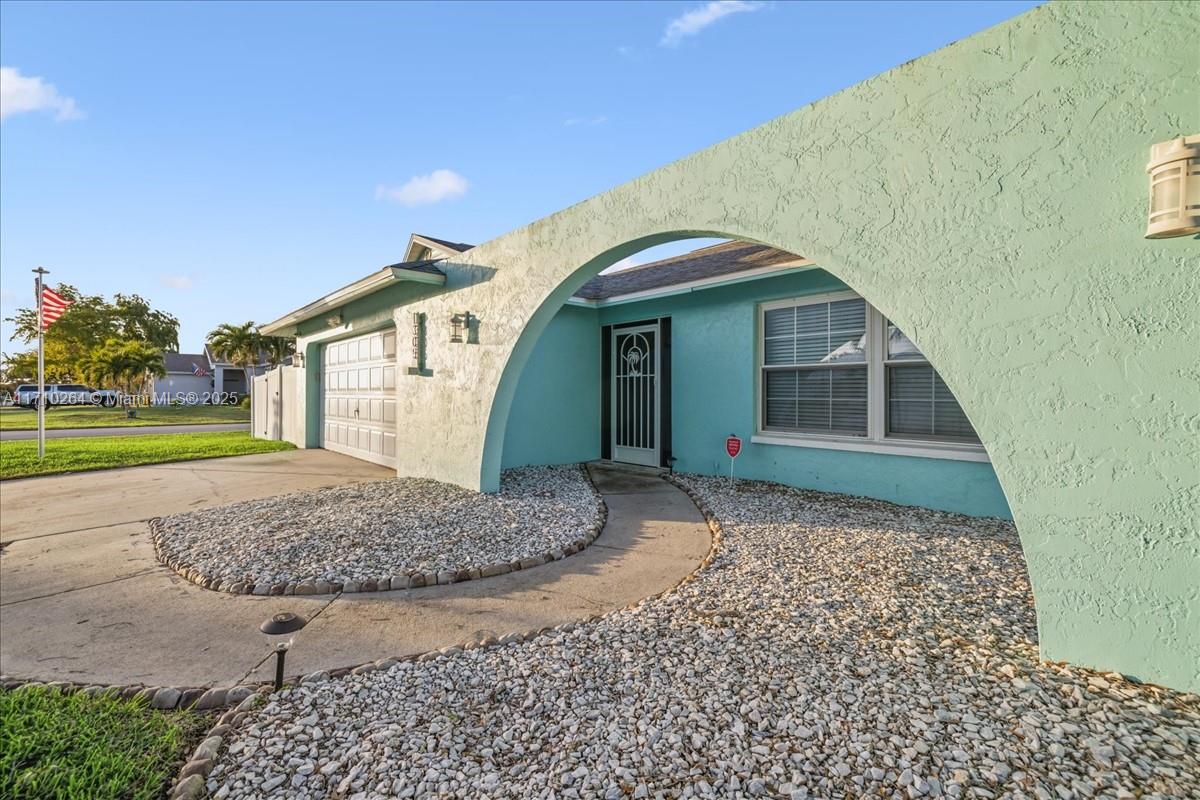 1305 SE 36th Street, Cape Coral, Florida image 3