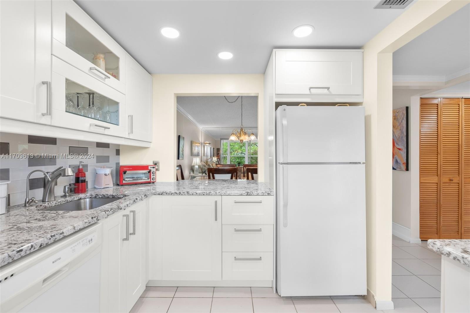 1045 Country Club Dr #402, Margate, Florida image 4