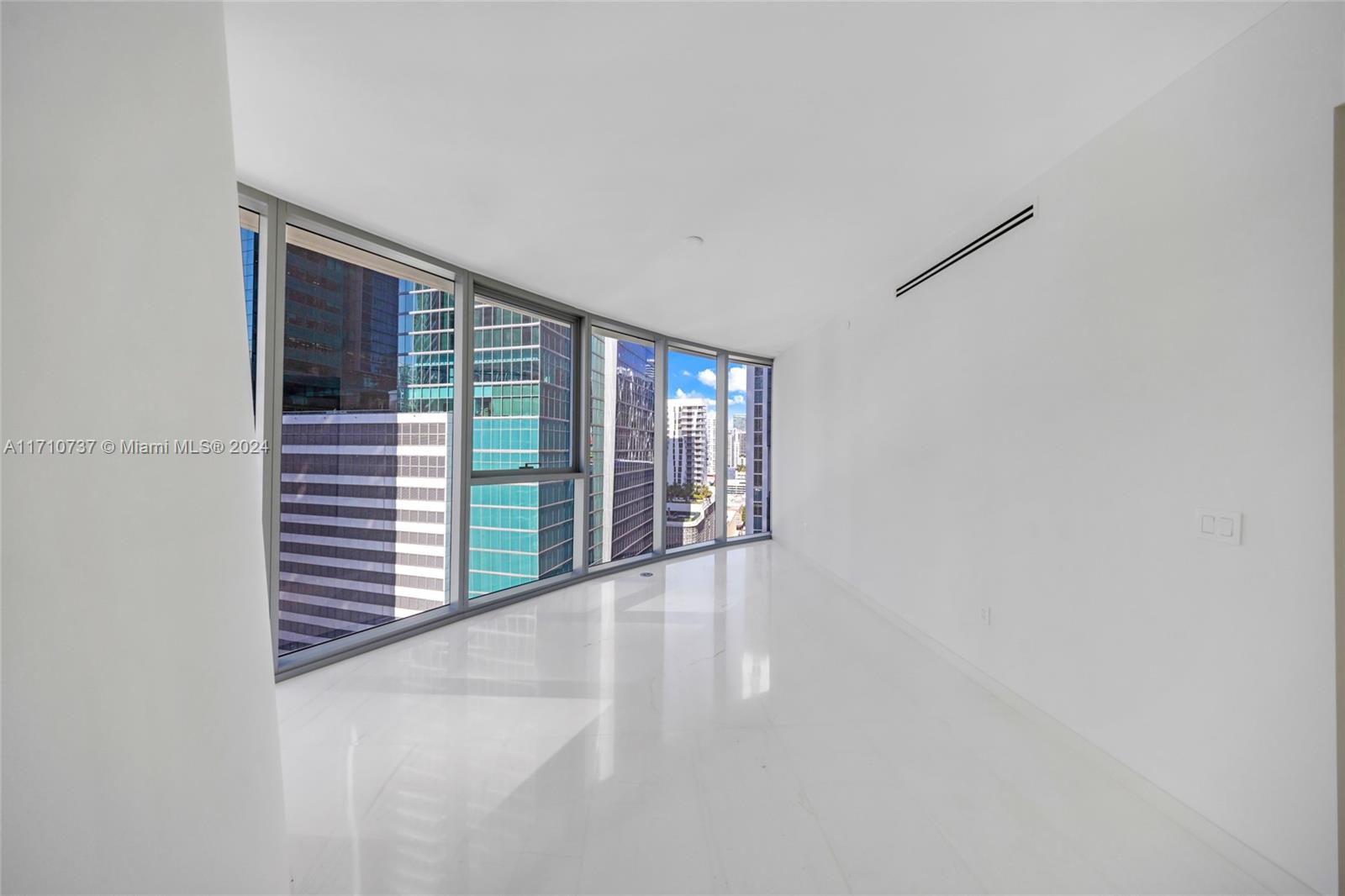 300 Biscayne Blvd Way #2107, Miami, Florida image 32