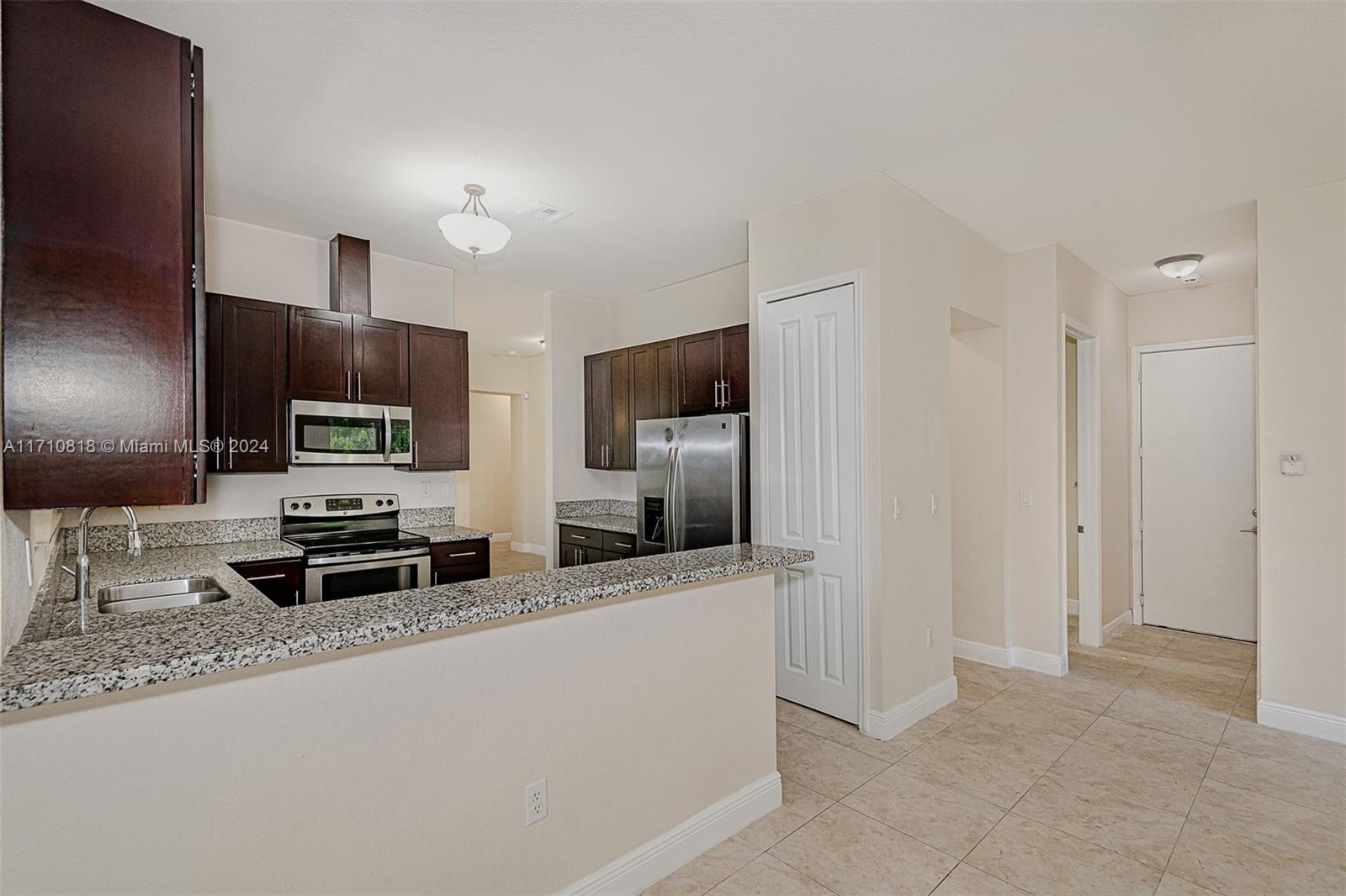 9334 SW 173rd Ter, Palmetto Bay, Florida image 3