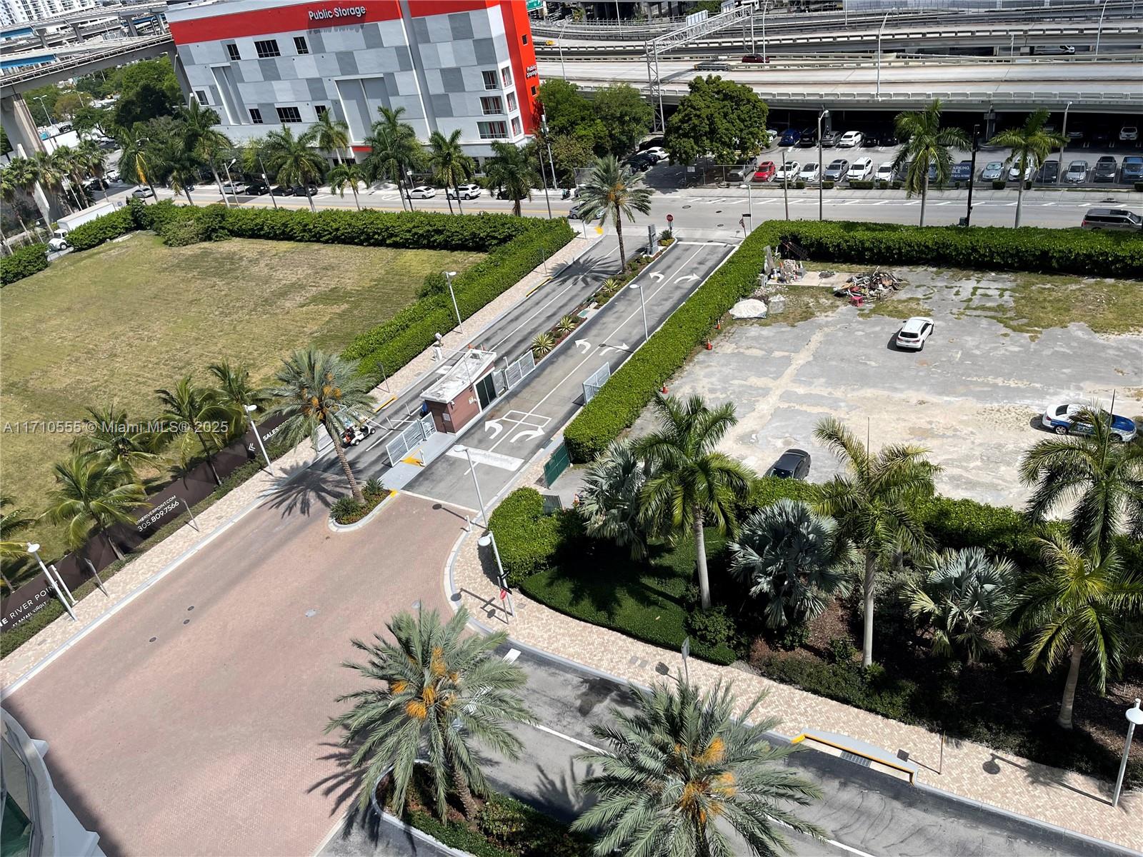 350 S Miami Ave #1111, Miami FL 33130