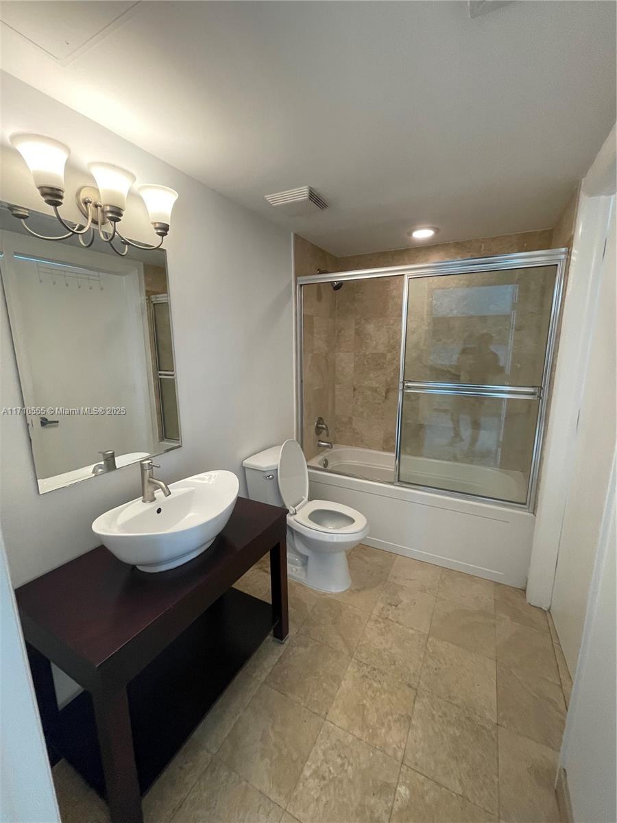 350 S Miami Ave #1111, Miami FL 33130