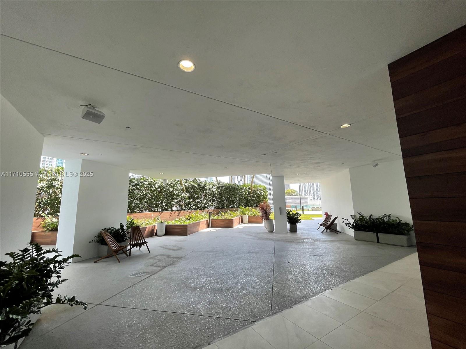 350 S Miami Ave #1111, Miami FL 33130