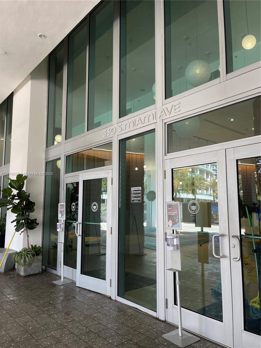 350 S Miami Ave #1111, Miami FL 33130