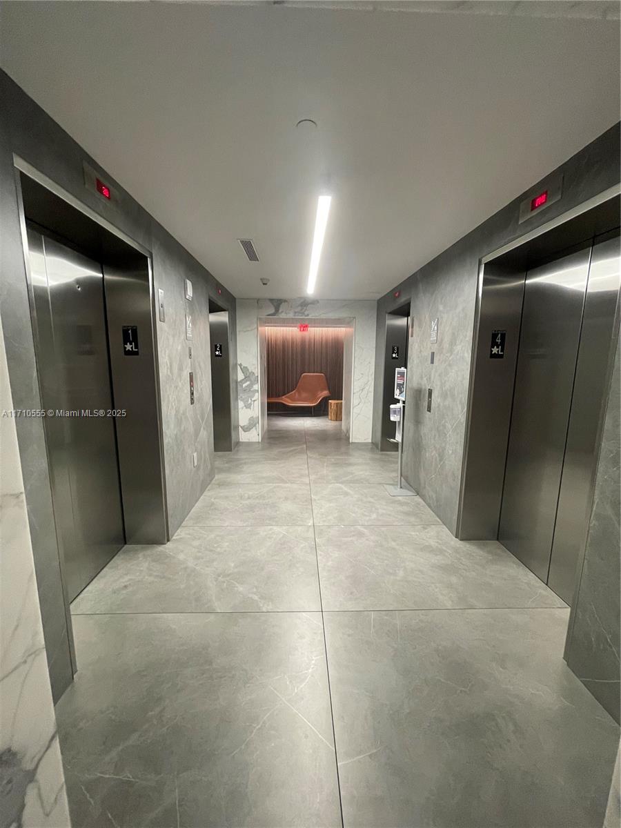 350 S Miami Ave #1111, Miami FL 33130