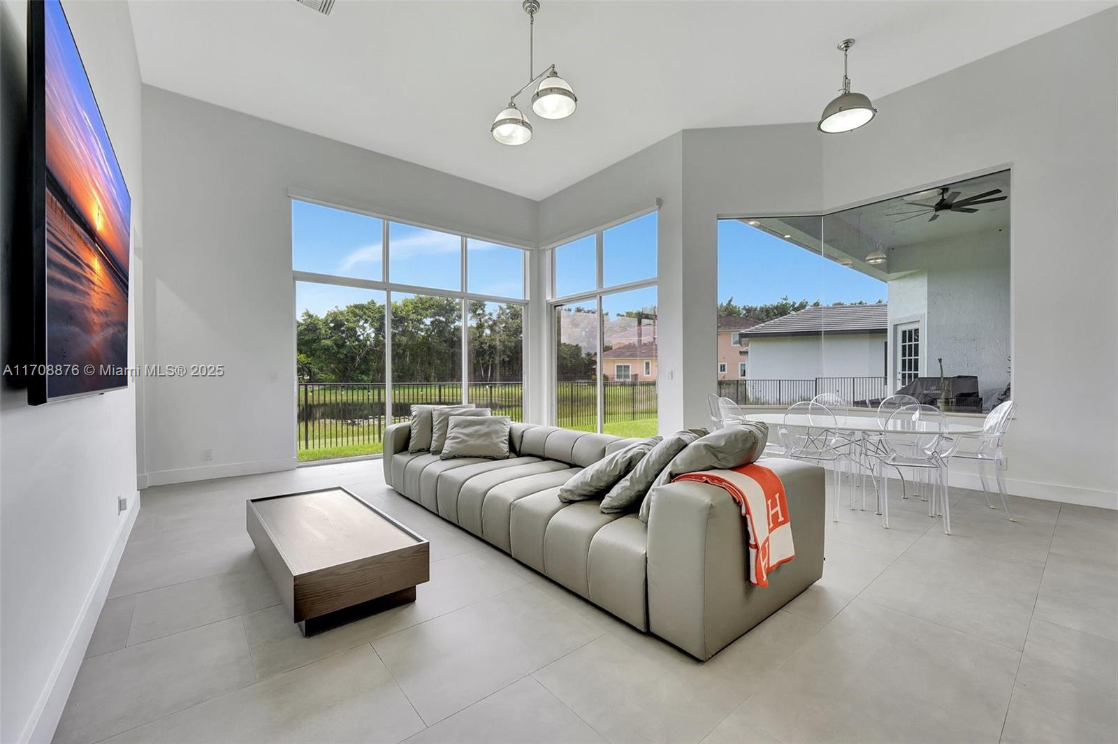 19086 Park Ridge St, Weston, Florida image 3