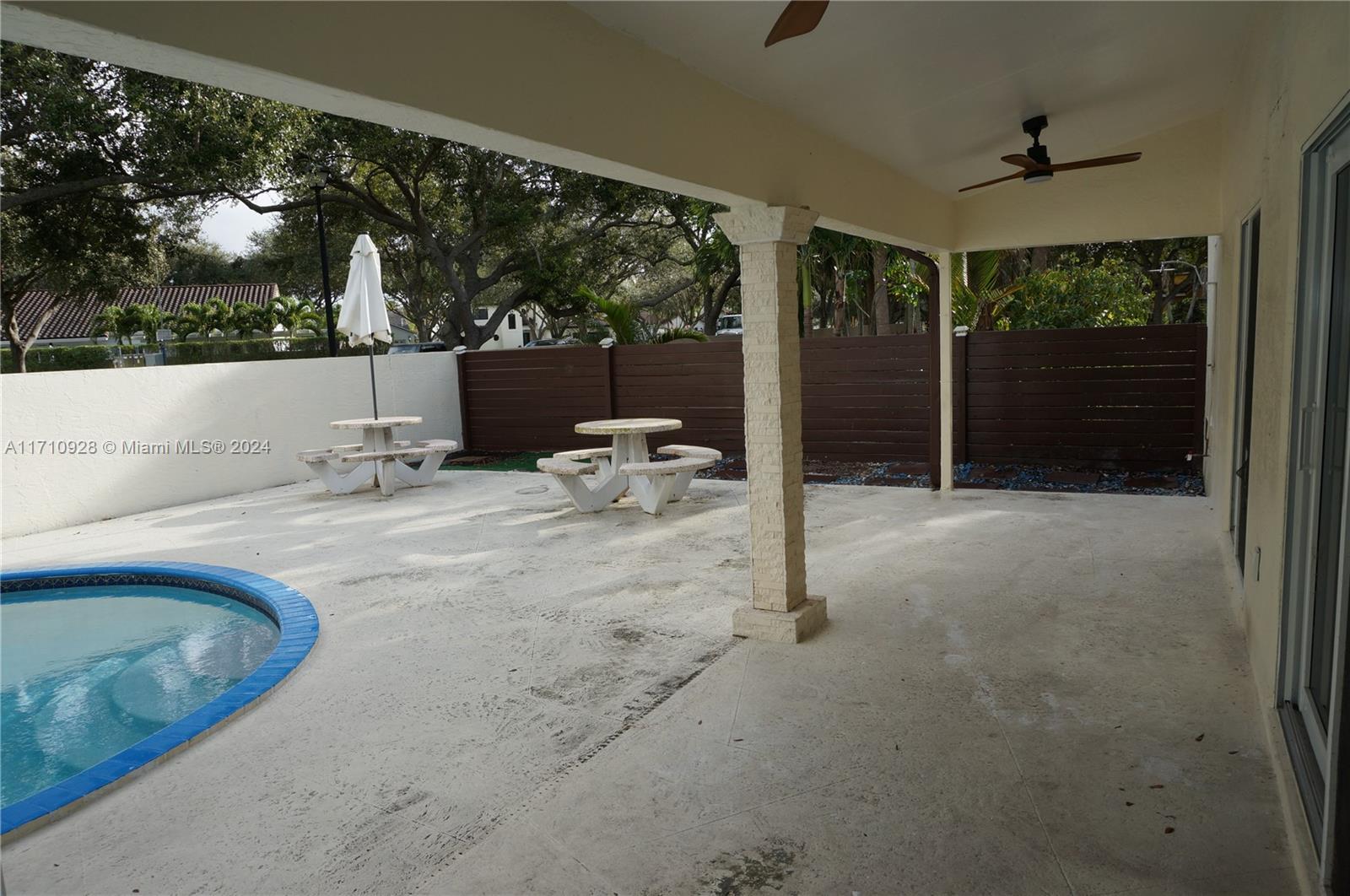 8831 NW 194th Ter, Hialeah, Florida image 38