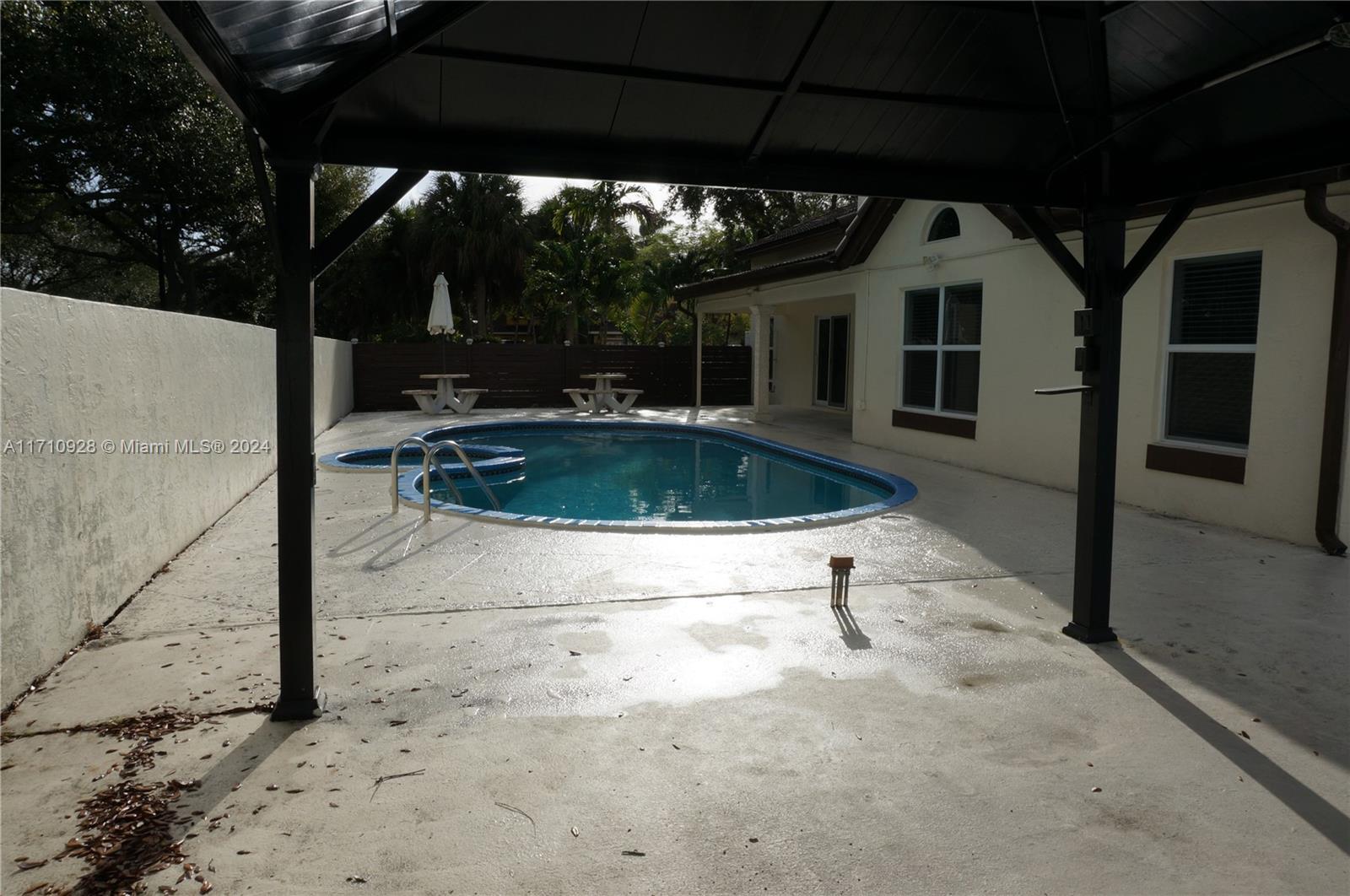 8831 NW 194th Ter, Hialeah, Florida image 42