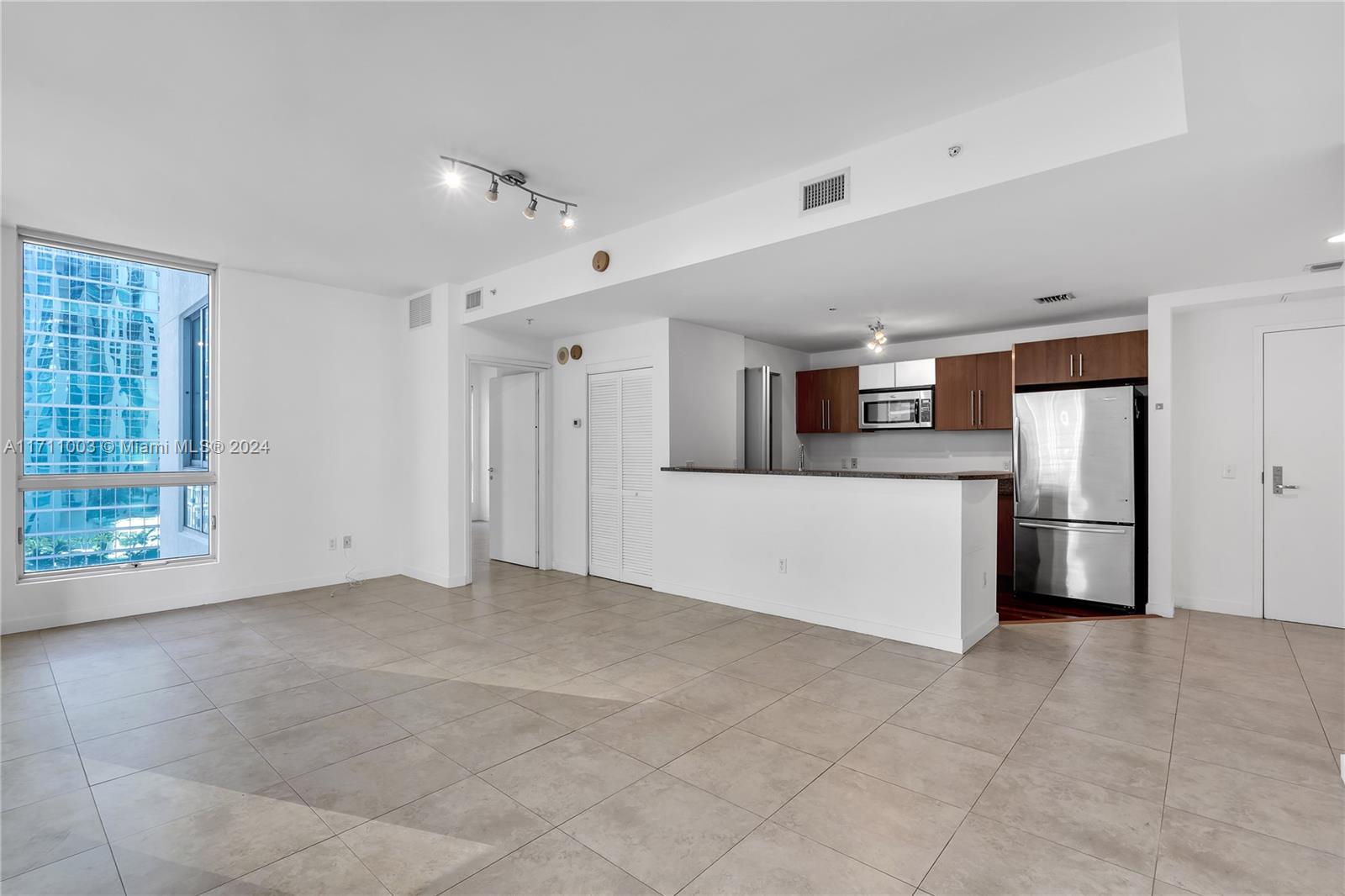 300 S Biscayne Blvd #T-1802, Miami FL 33131