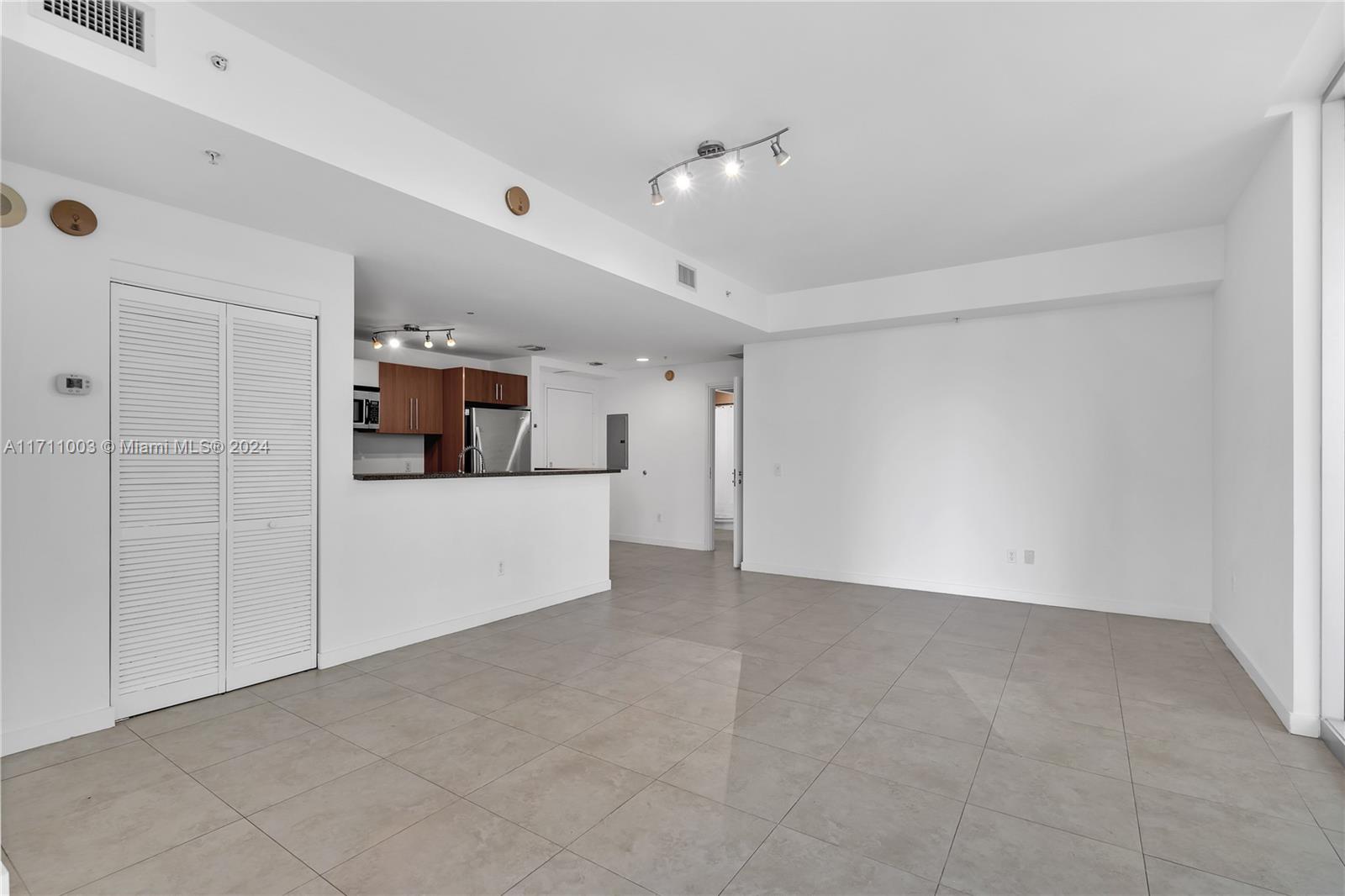 300 S Biscayne Blvd #T-1802, Miami FL 33131