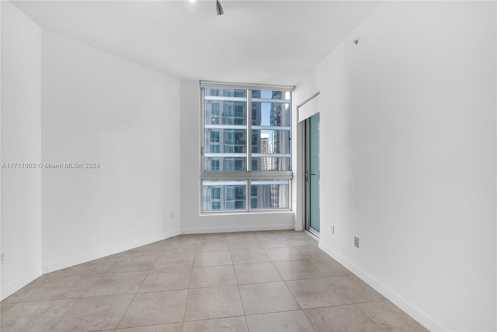 300 S Biscayne Blvd #T-1802, Miami FL 33131