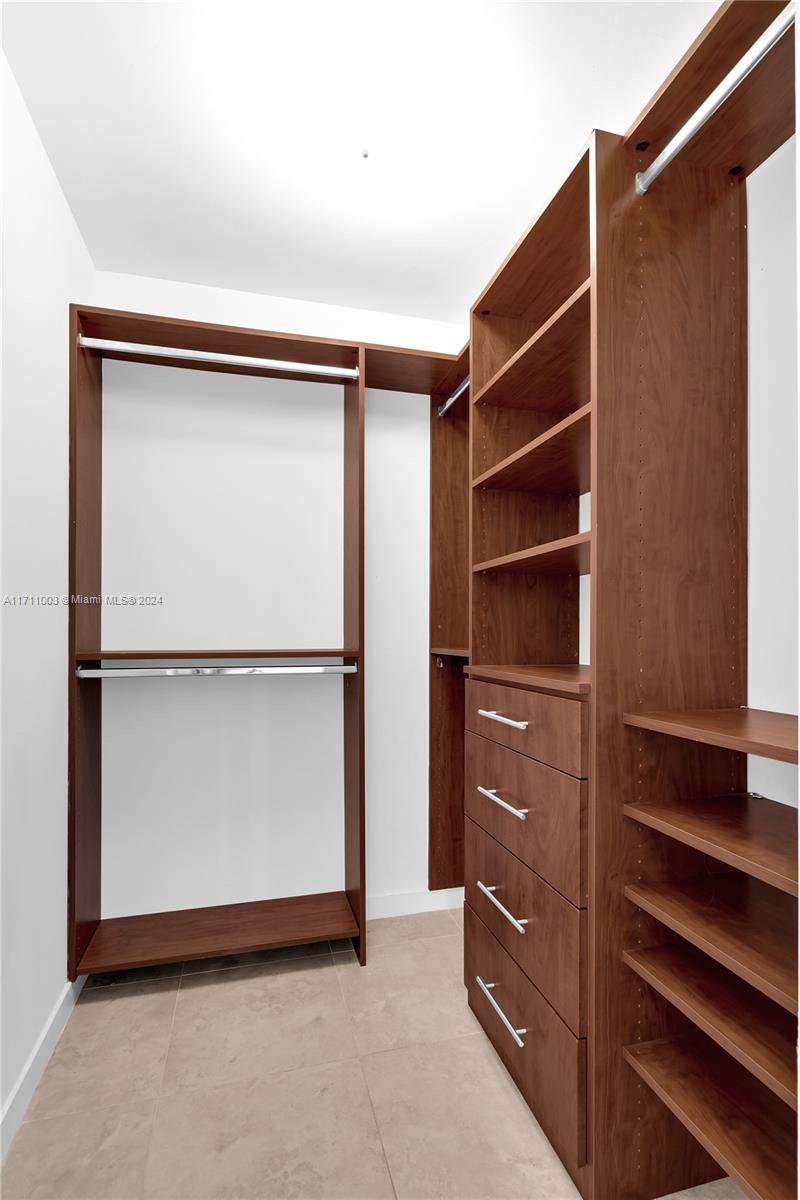 300 S Biscayne Blvd #T-1802, Miami FL 33131