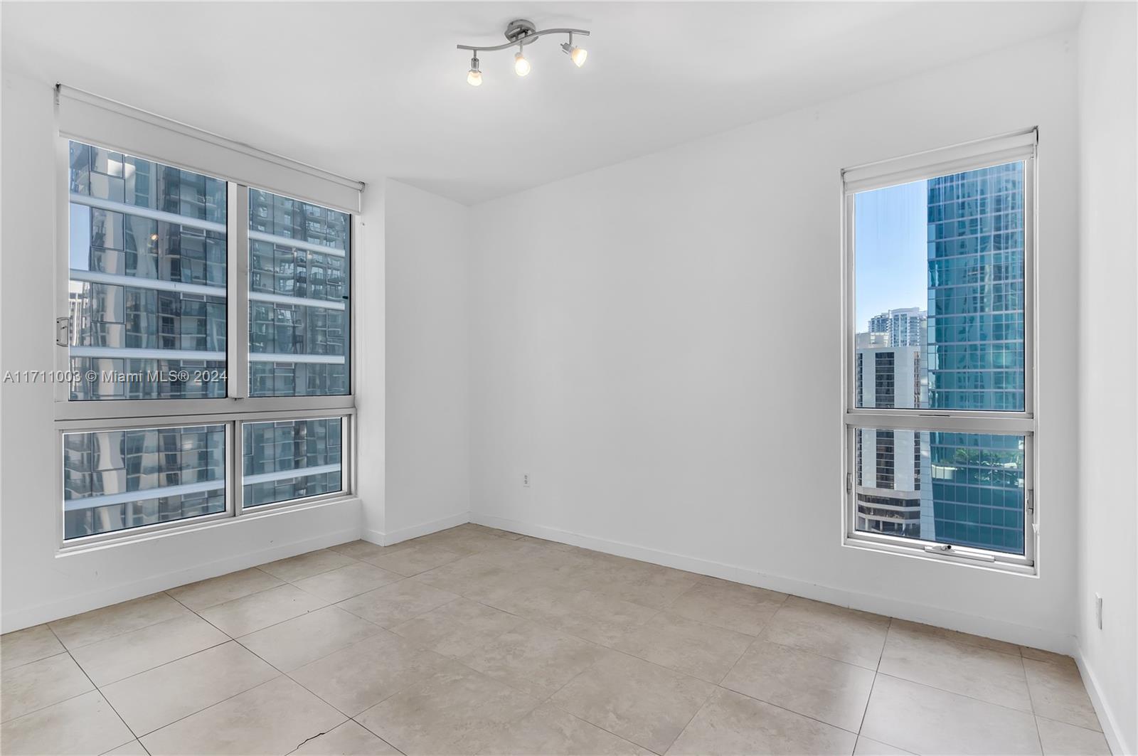 300 S Biscayne Blvd #T-1802, Miami FL 33131