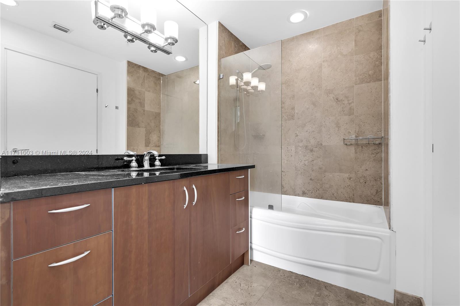 300 S Biscayne Blvd #T-1802, Miami FL 33131