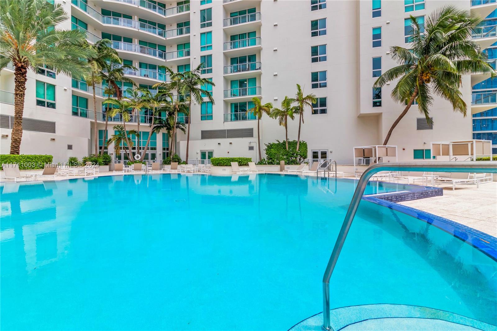 300 S Biscayne Blvd #T-1802, Miami FL 33131