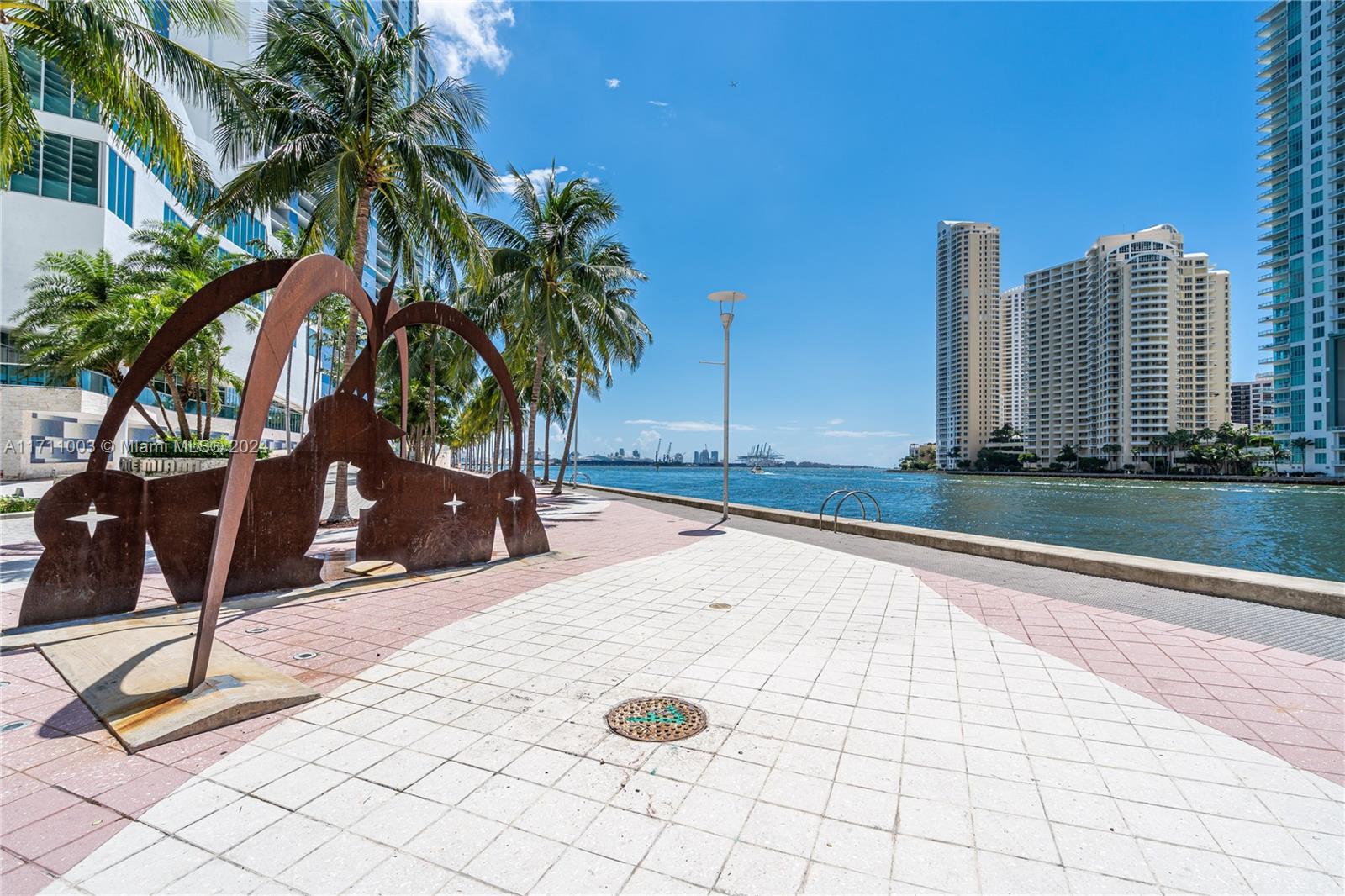 300 S Biscayne Blvd #T-1802, Miami FL 33131