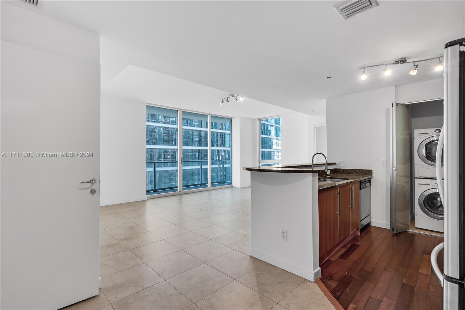 300 S Biscayne Blvd #T-1802, Miami FL 33131