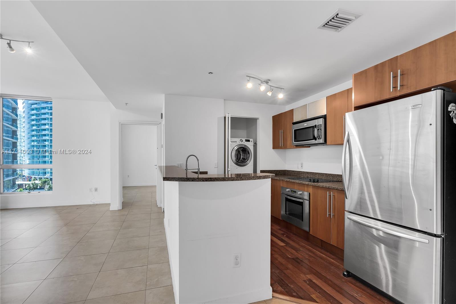 300 S Biscayne Blvd #T-1802, Miami FL 33131