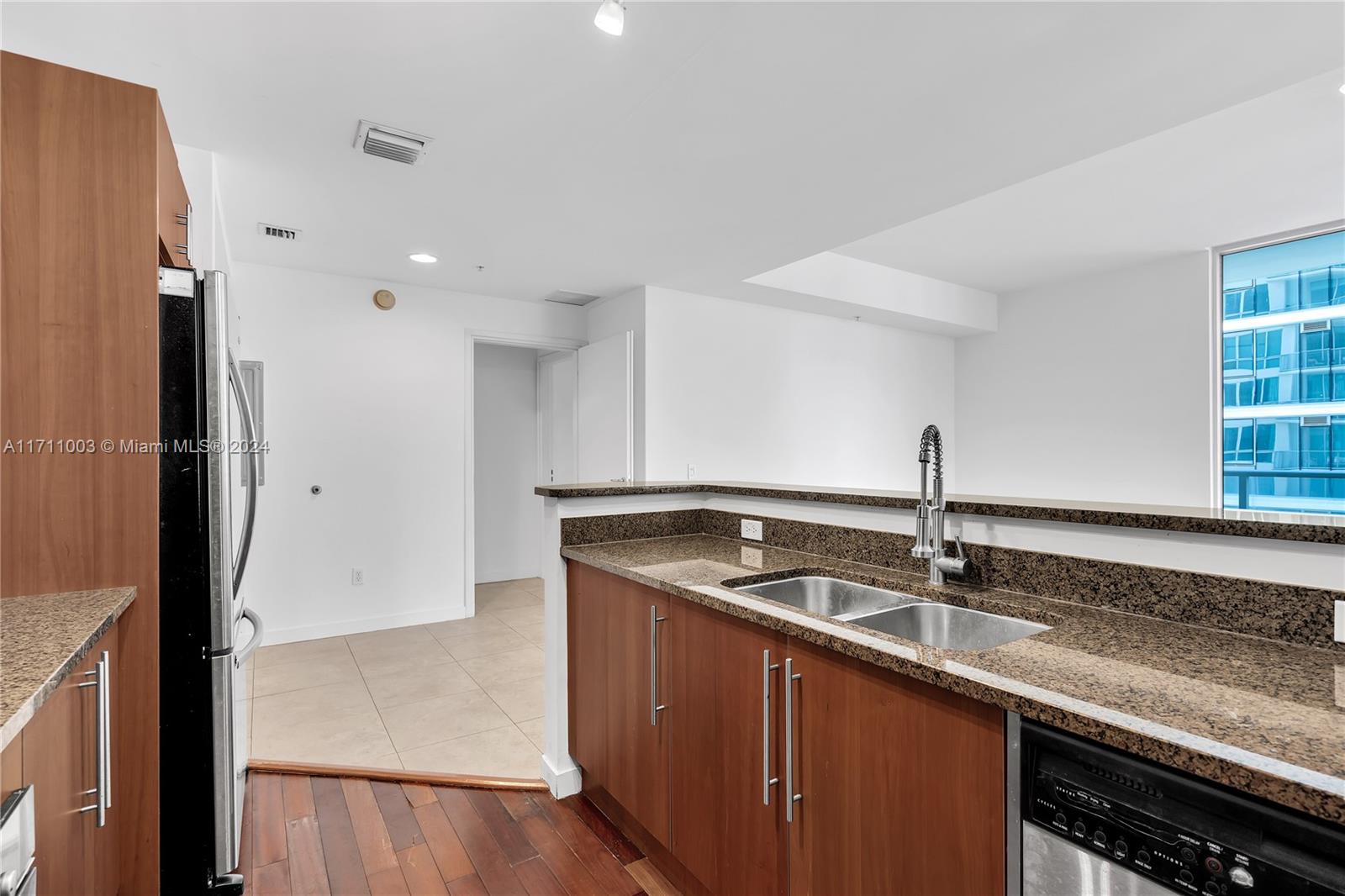 300 S Biscayne Blvd #T-1802, Miami FL 33131